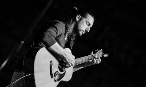 FolkClub, Torino: ven 17 Giovanni Baglioni, una chitarra acustica d’eccezione